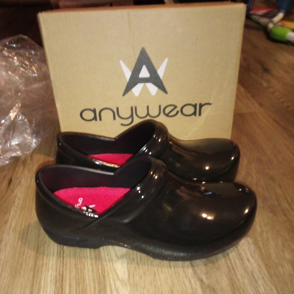 Anywhere nurse clogs new in box